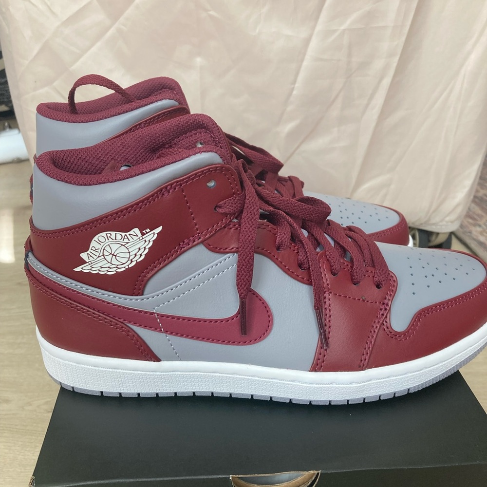 Nike Air Jordan 1 Mid Cherrywood Red Men’s size 8